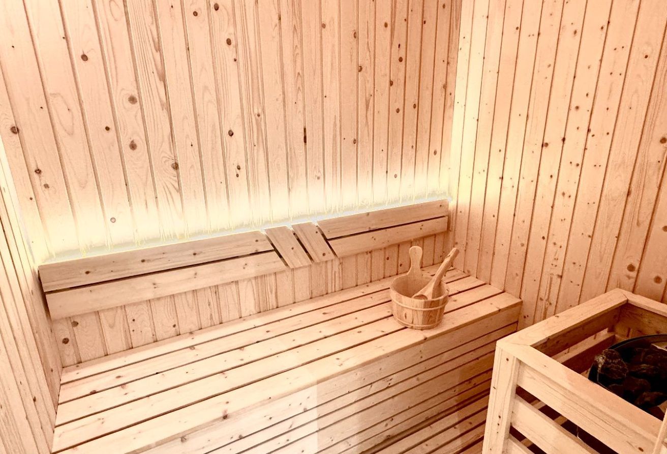 BRAND NEW BUILDING | READY TO MOVE | GOLF LINKS - 10