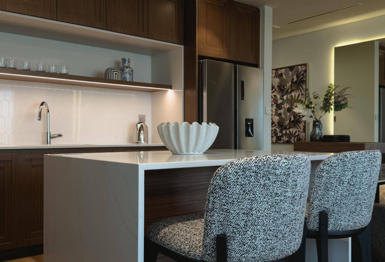 MARINA VIEW | UPGRADED | LUXURY | HIGH FLOOR - 12