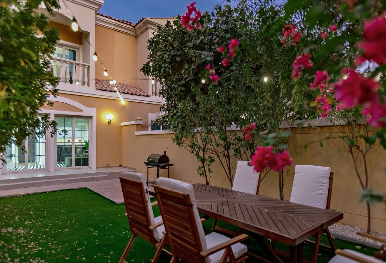 RENOVATED | FURNISHED | VACANT | PRIME LOCATION - 17