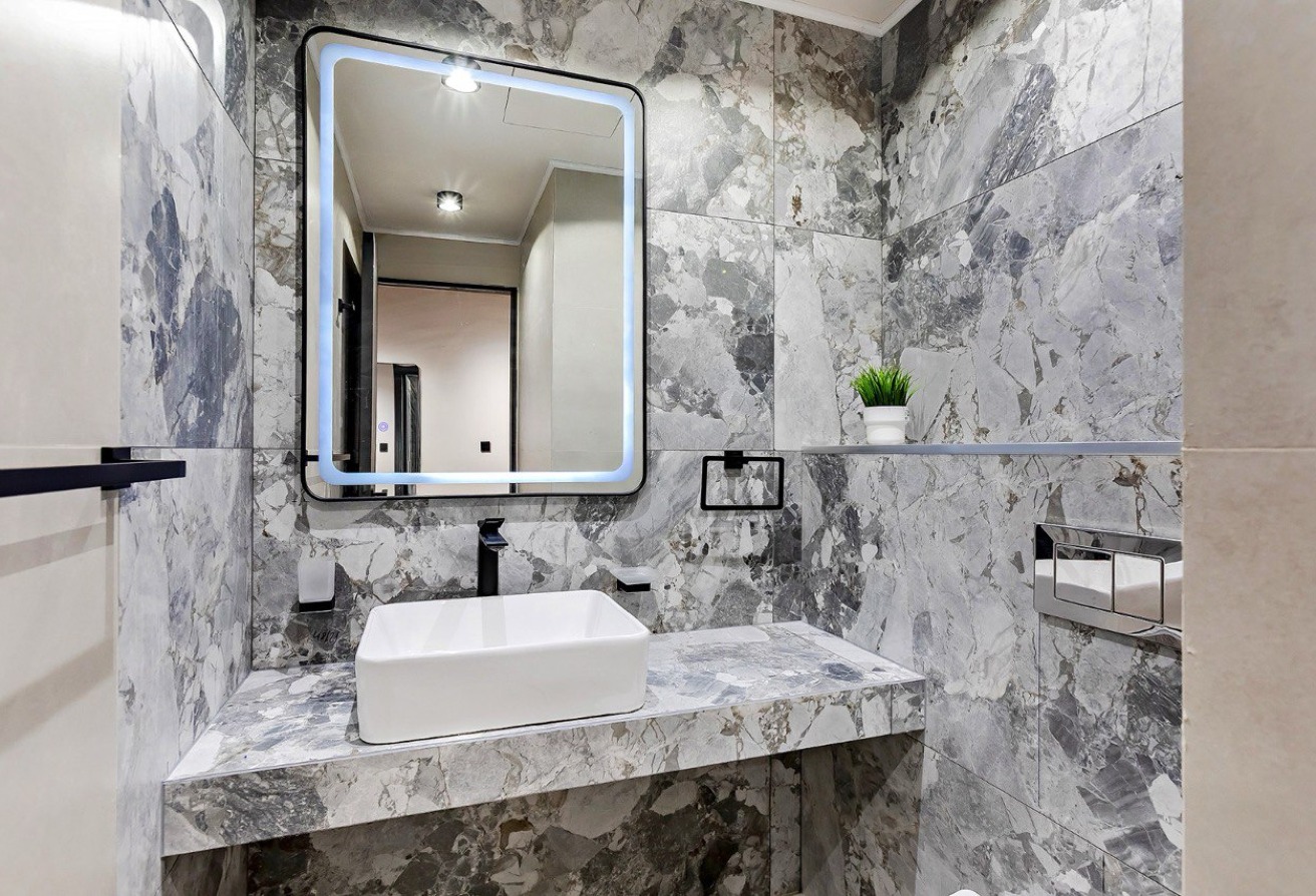 RENOVATED | FURNISHED | VACANT | PRIME LOCATION - 10