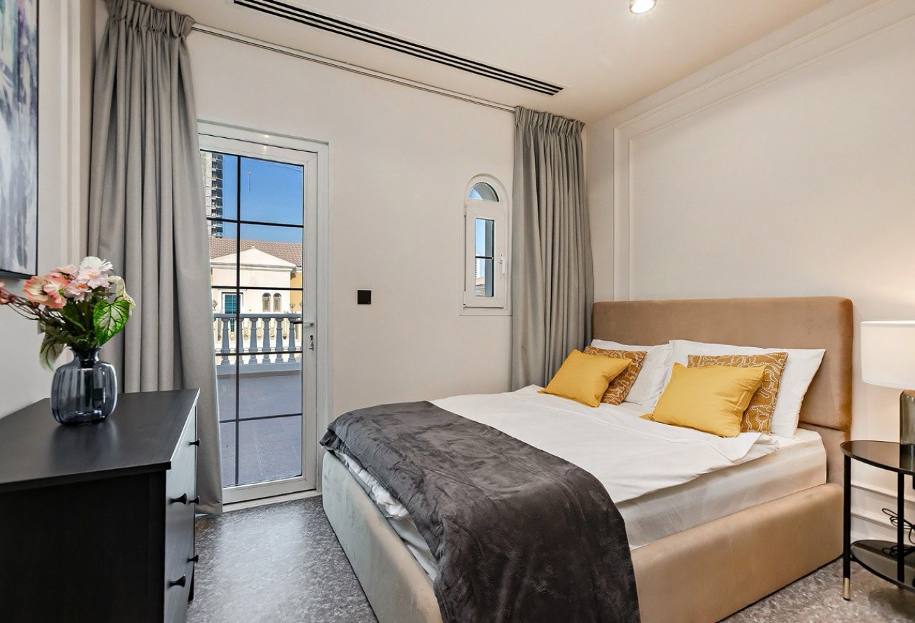 RENOVATED | FURNISHED | VACANT | PRIME LOCATION - 13