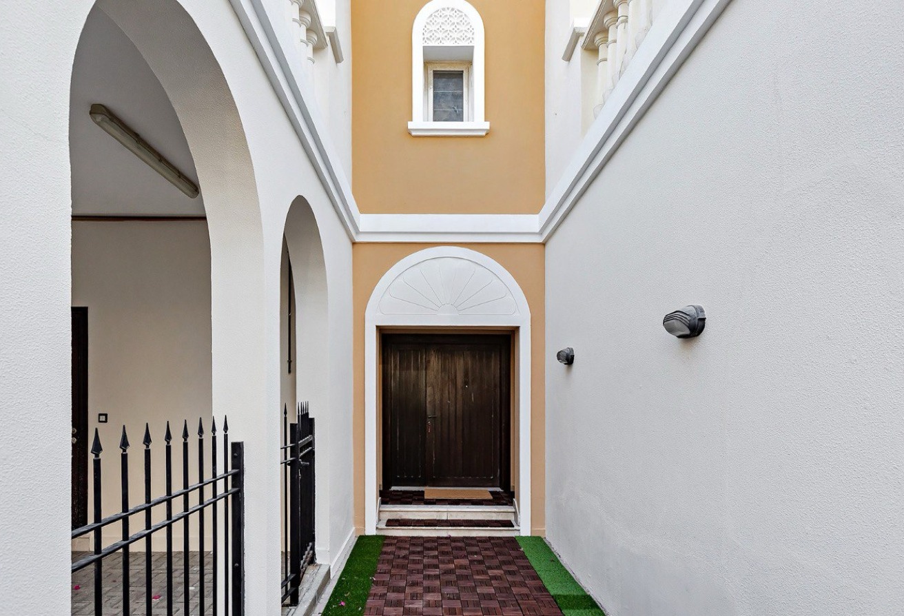 RENOVATED | FURNISHED | VACANT | PRIME LOCATION - 14