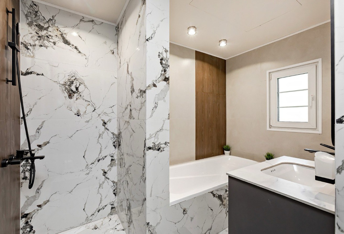 RENOVATED | FURNISHED | VACANT | PRIME LOCATION - 11