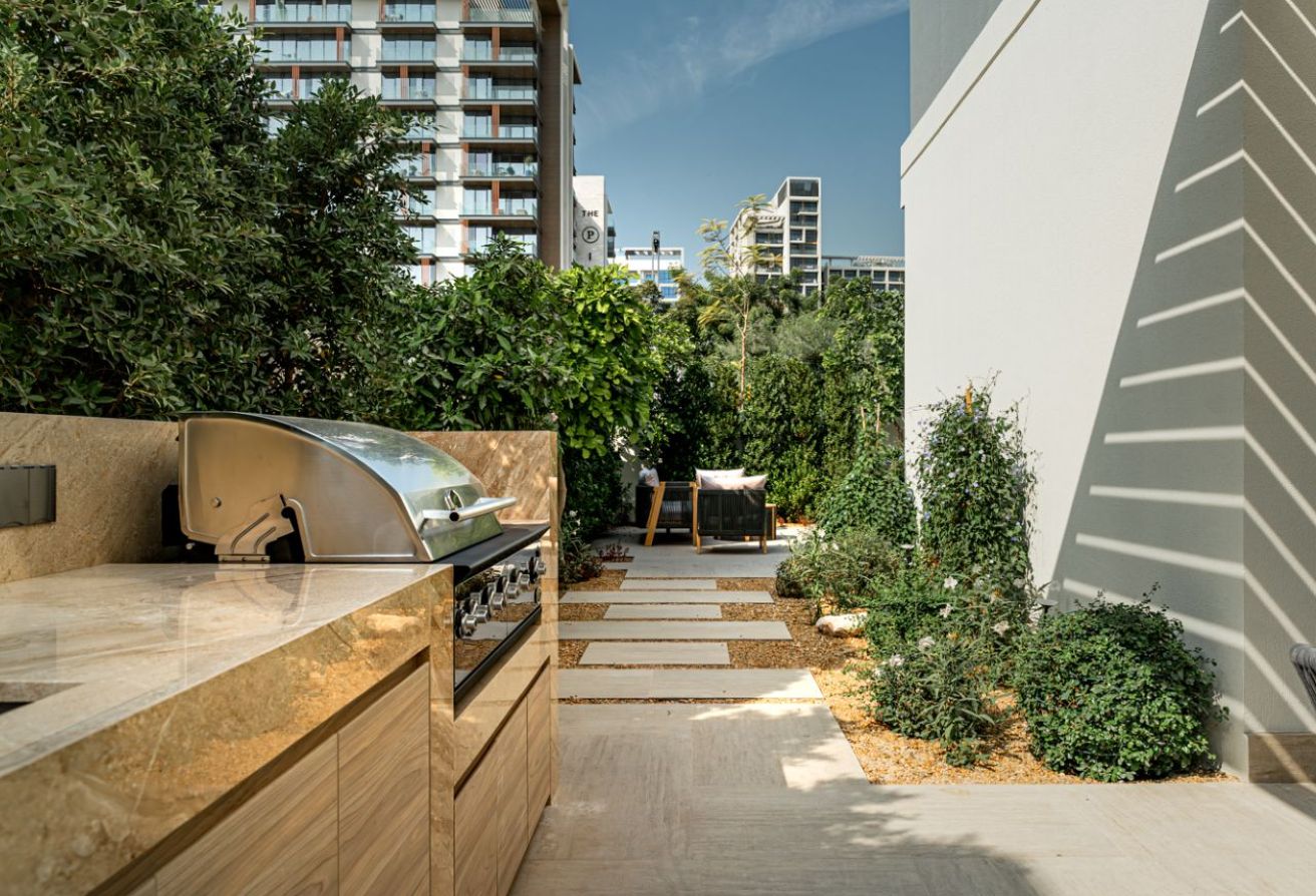 FULLY UPGRADED VILLA | OUTDOOR KITCHEN | GARDEN - 10