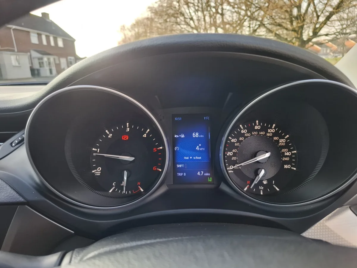 TOYOTA AVENSIS BUSINESS EDITION D-4D
