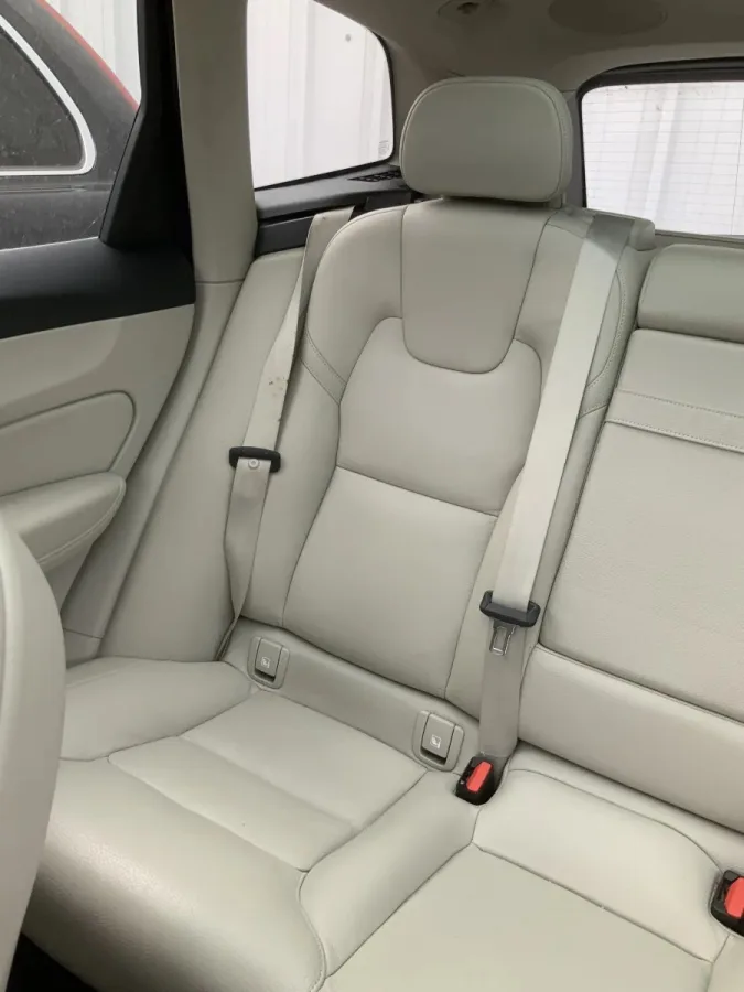 VOLVO XC60 MOMENTUM B5 MHEV AUTO