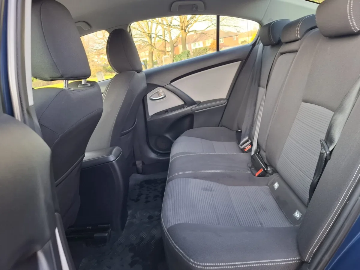 TOYOTA AVENSIS BUSINESS EDITION D-4D