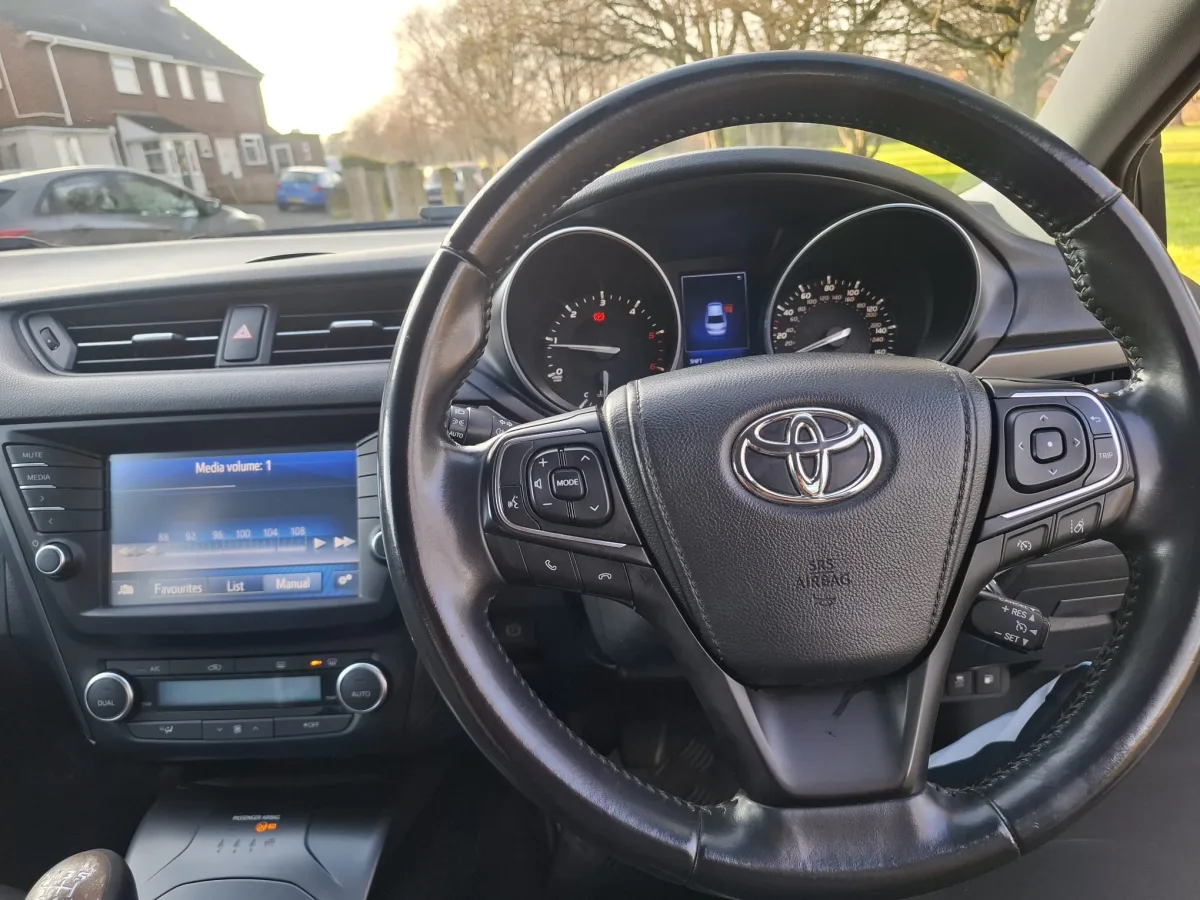 TOYOTA AVENSIS BUSINESS EDITION D-4D