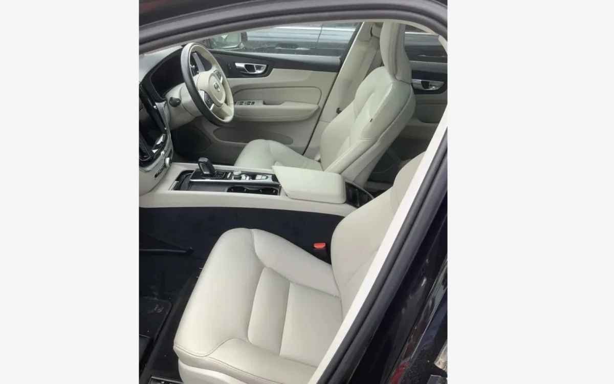 VOLVO XC60 MOMENTUM B5 MHEV AUTO