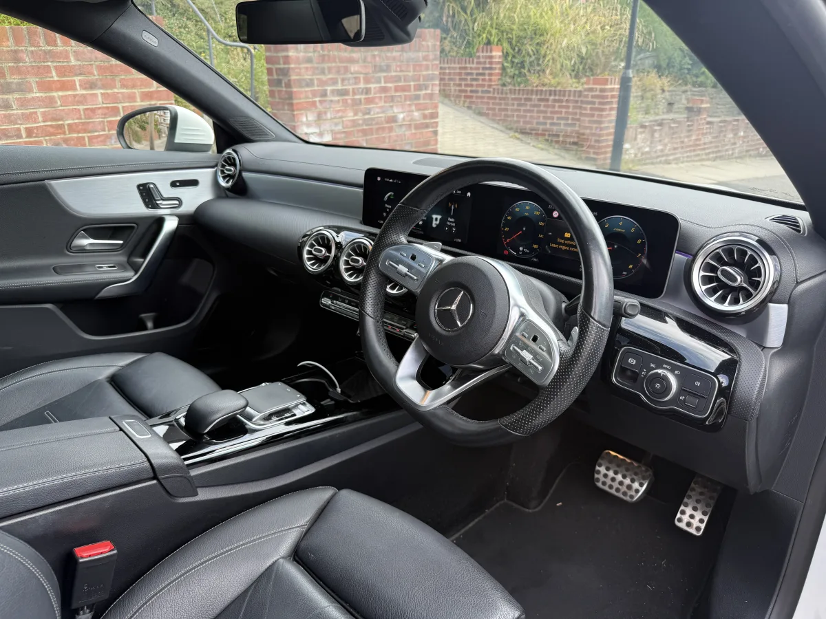 MERCEDES-BENZ CLA 220 AMG LINE PREMIUM + A