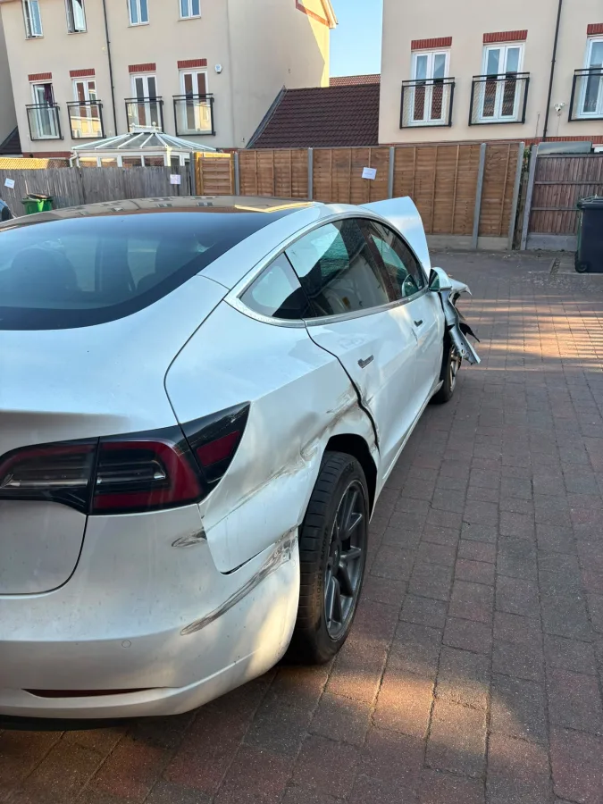 TESLA MODEL 3 STANDARD RANGE +