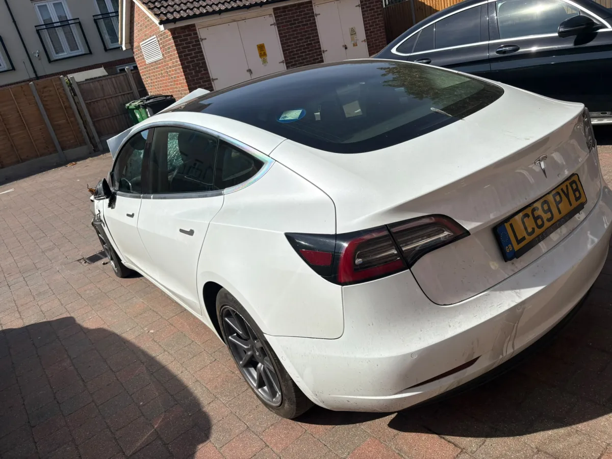 TESLA MODEL 3 STANDARD RANGE +