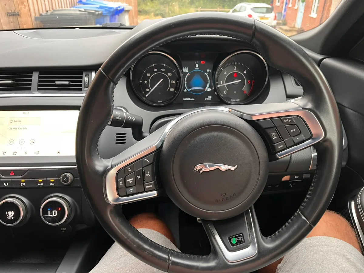 JAGUAR E-PACE R-DYNAMIC D 4X2