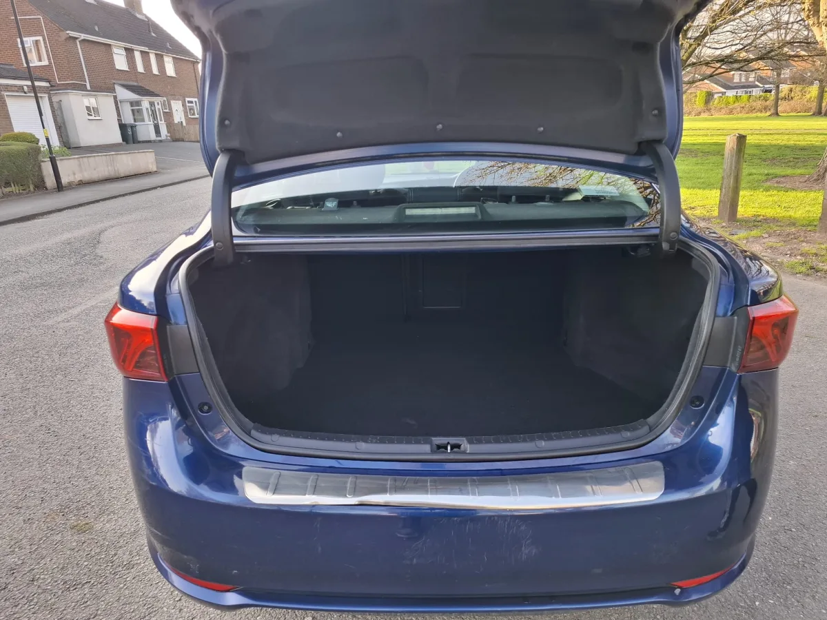 TOYOTA AVENSIS BUSINESS EDITION D-4D