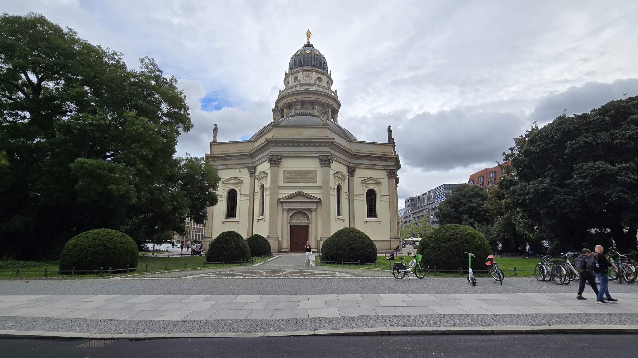 City Walk Berlin | 17.11. & optional Blind Walk experience