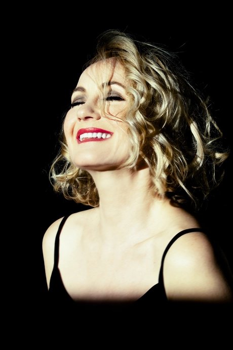 Katharine Mehrling: DREI NÄCHTE