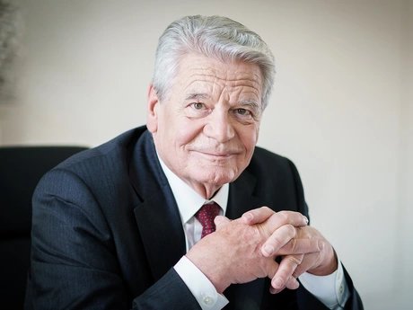 SCHOOG IN DIALOGUE WITH JOACHIM GAUCK