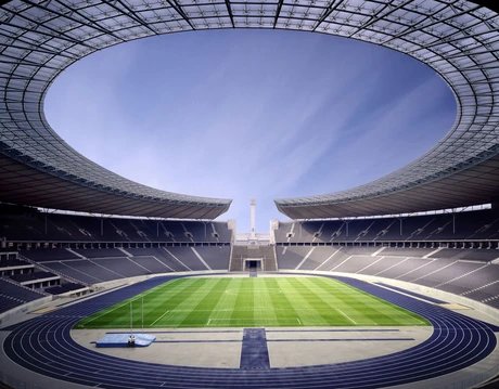 Grand season opener at the Olympic Stadium in Berlin