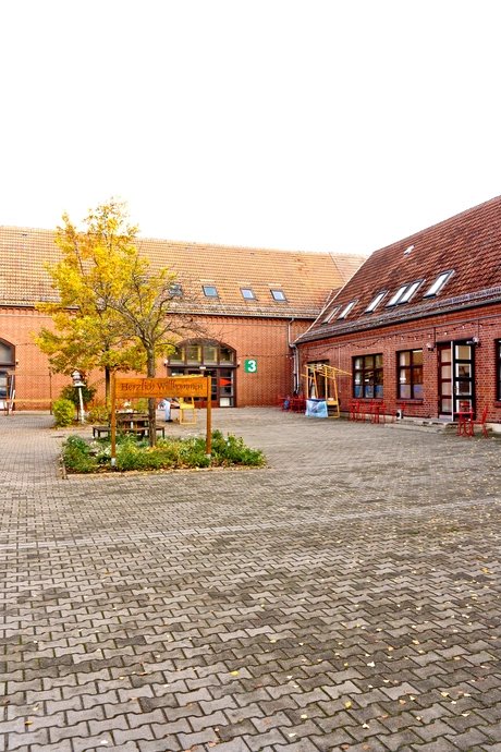 19th Art and Ceramics Market