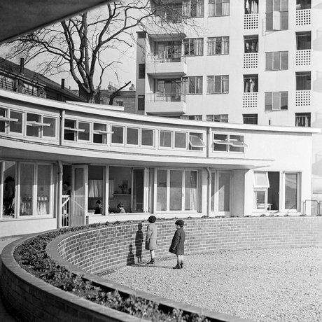 GUIDED-TOUR & DRINKS | Edith Tudor-Hart. Crossing Lines