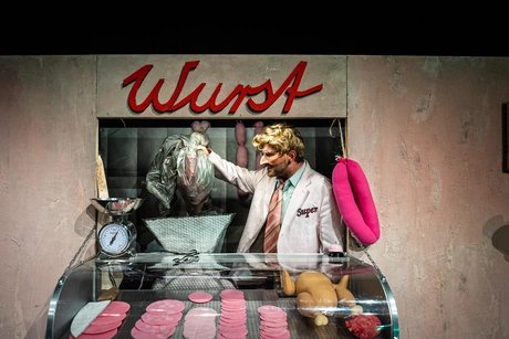 SUPER oder die Einsamkeit der Wurstwaren