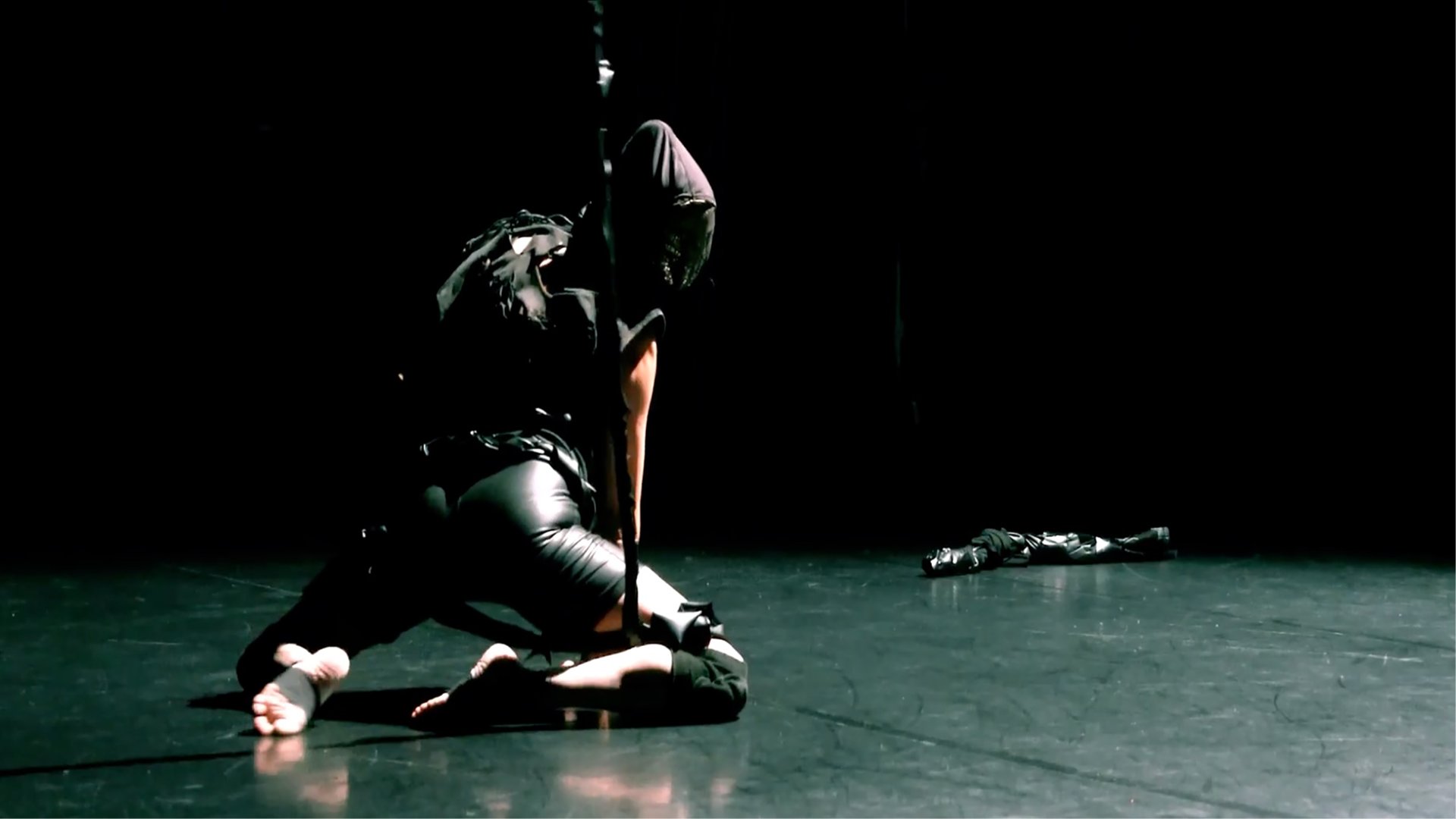 Language & Art Lovers meet for the multimedia performance „Not (so) Human“