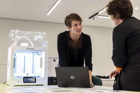 Make it and take it! Tinkering and designing with laser cutters, 3D printers & co