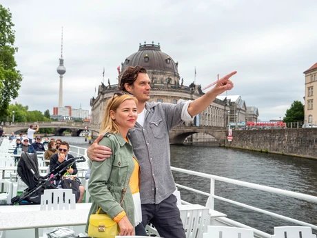 1-hour boat tour on the Spree