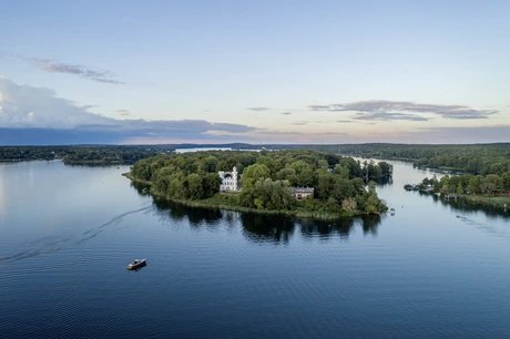 Paradise island: Peacock Island