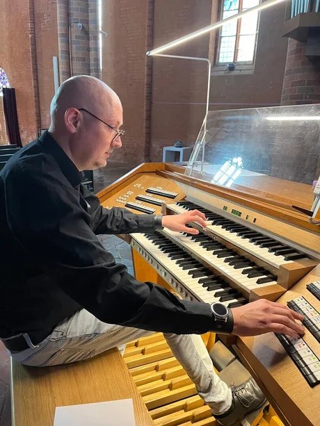 Improvisation concert with Prof. Dirk Elsemann on the historic Reger organ of the Protestant Weihnachtskirche