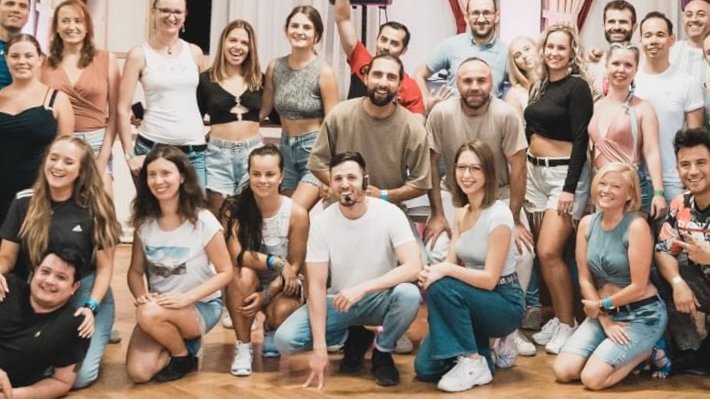 Bachata Dance Class Berlin - Beginners-+ Tanzkurs (Donnerstag)