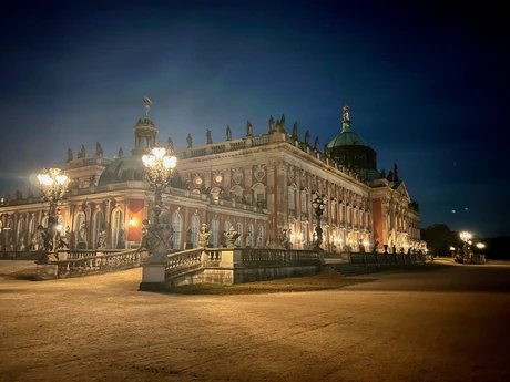 A royal stroll in the New Palace