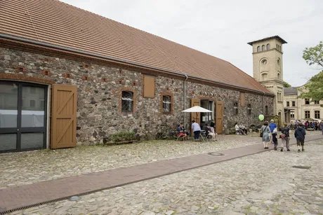 um | raum -parcours / 8 positions