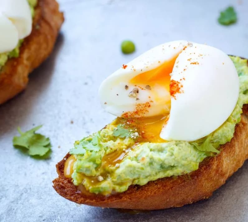 Mashed Peas on Breakfast Toast