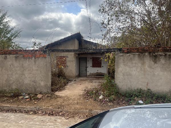 Vende-se em Demerval Lobao-PI  Casa, 65.10 de área total, 65.10 de área privativa, 200.00 de área do terreno,  2_qto(s), a.serv, WC, 1_sala(s), cozinha, Terraco, 1_vaga(s) de garagem.