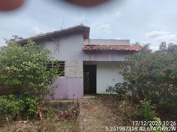 Vende-se em Demerval Lobao-PI  Casa, 56.00 de área total, 56.00 de área privativa, 150.00 de área do terreno,  2_qto(s), a.serv, WC, 1_sala(s), cozinha.