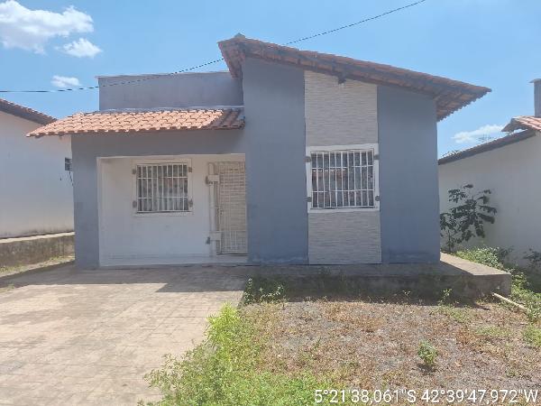 Vende-se em Demerval Lobao-PI  Casa, 62.00 de área total, 62.00 de área privativa, 190.00 de área do terreno,  2_qto(s), varanda, a.serv, WC, 1_sala(s), cozinha.