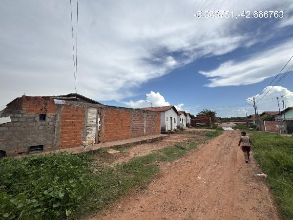 Vende-se em Demerval Lobao-PI  Casa, 58.11 de área total, 58.11 de área privativa, 245.22 de área do terreno,  2_qto(s), WC, 1_sala(s), cozinha, Terraco.