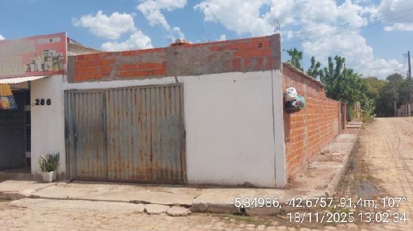 Vende-se em Demerval Lobao-PI  Casa, 98.53 de área total, 56.00 de área privativa, 200.00 de área do terreno,  2_qto(s), WC, 1_sala(s), cozinha, Terraco.