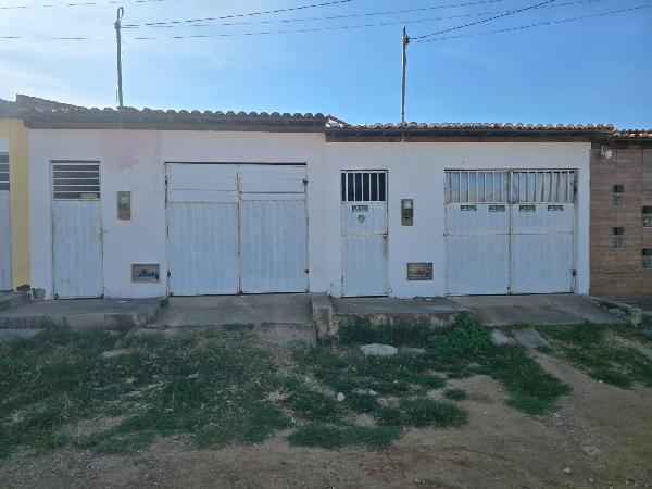 Vende-se em Iacu-BA  Casa, 92.60 de área privativa, 108.00 de área do terreno,  2_qto(s), a.serv, WC, 1_sala(s), cozinha, 1_vaga(s) de garagem.