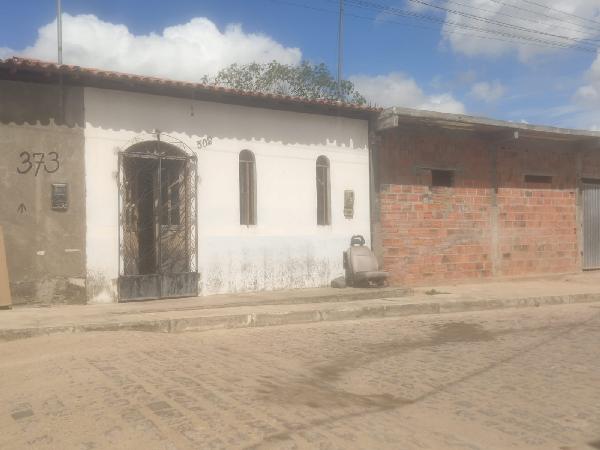 Vende-se em Iacu-BA  Casa, 53.00 de área privativa, 63.70 de área do terreno,  2_qto(s), a.serv, WC, 1_sala(s), cozinha, 1_vaga(s) de garagem.
