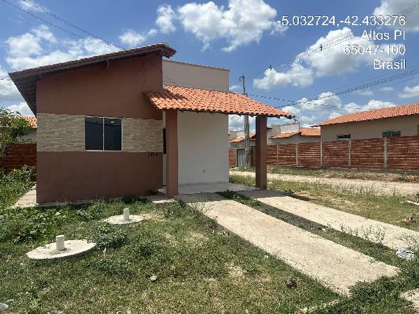 Vende-se em Altos-PI  Casa, 56.43 de área privativa, 200.00 de área do terreno,  2_qto(s), varanda, a.serv, WC, 1_sala(s), cozinha, 1_vaga(s) de garagem.