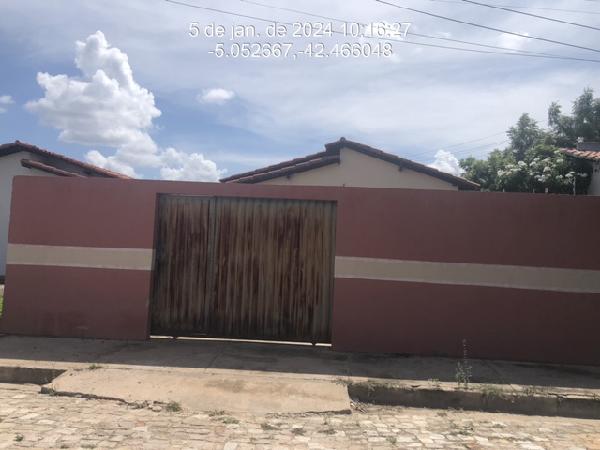 Vende-se em Altos-PI  Casa, 57.91 de área privativa, 200.00 de área do terreno,  2_qto(s), a.serv, WC, 1_sala(s), cozinha, Terraco, 1_vaga(s) de garagem.