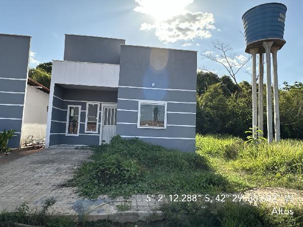 Vende-se em Altos-PI  Casa, 62.40 de área privativa, 160.00 de área do terreno,  2_qto(s), varanda, a.serv, WC, 1_sala(s), cozinha.