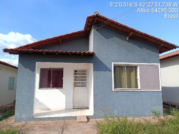 Vende-se em Altos-PI  Casa, 62.83 de área privativa, 283.12 de área do terreno,  3_qto(s), varanda, a.serv, WC, 1_sala(s), cozinha, 1_vaga(s) de garagem.