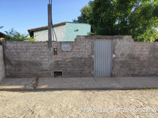 Vende-se em Altos-PI  Casa, 54.00 de área privativa, 200.00 de área do terreno,  2_qto(s), varanda, a.serv, WC, 1_sala(s), cozinha, 1_vaga(s) de garagem.