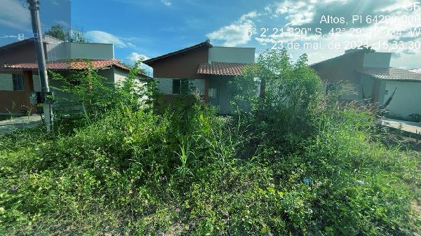 Vende-se em Altos-PI  Casa, 56.43 de área privativa, 190.00 de área do terreno.