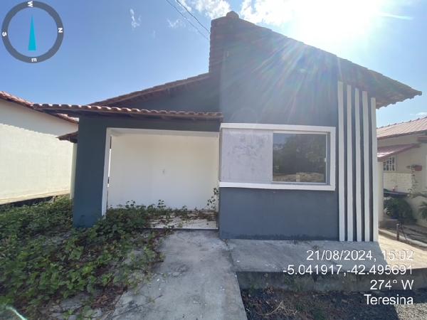 Vende-se em Altos-PI  Casa, 62.64 de área privativa, 200.00 de área do terreno,  2_qto(s), a.serv, WC, 1_sala(s), sacada, cozinha, 1_vaga(s) de garagem.