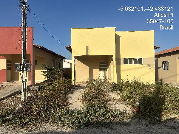 Vende-se em Altos-PI  Casa, 68.89 de área privativa, 200.00 de área do terreno,  2_qto(s), WC, 1_sala(s), cozinha, 1_vaga(s) de garagem.