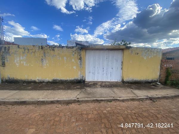 Vende-se em Campo Maior-PI  Casa, 63.24 de área total, 63.24 de área privativa, 300.00 de área do terreno,  2_qto(s), a.serv, WC, 1_sala(s), cozinha, Terraco.